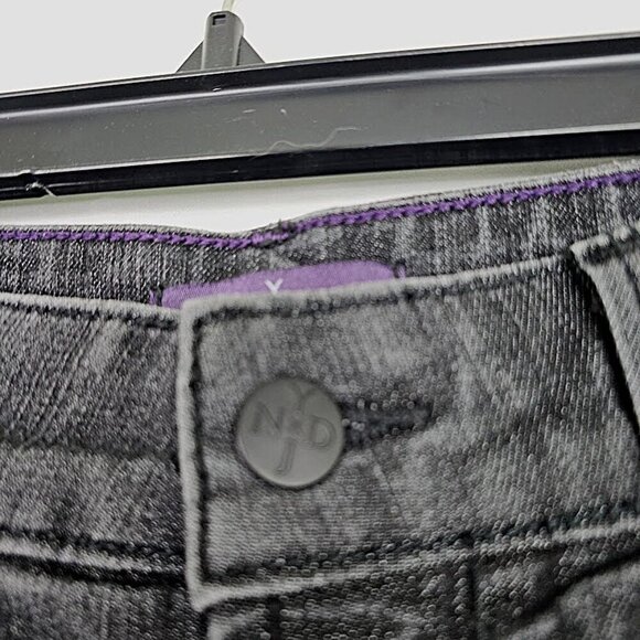 NYDJ Straight Leg Jeans Cuffed Pants BLACK Denim size 6 Mid Rise Preppy Classic - Picture 4 of 7